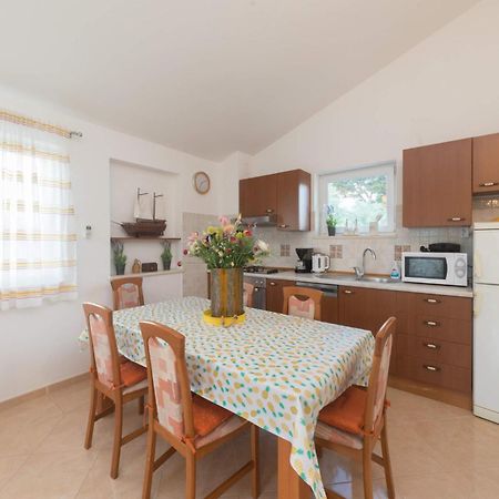 Apartmani Lenka Ugljan Luaran gambar