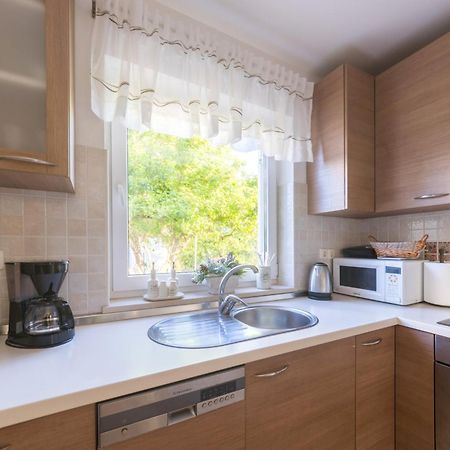 Apartmani Lenka Ugljan Bilik gambar