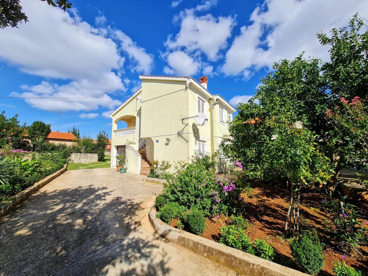 Apartmani Lenka Ugljan Luaran gambar