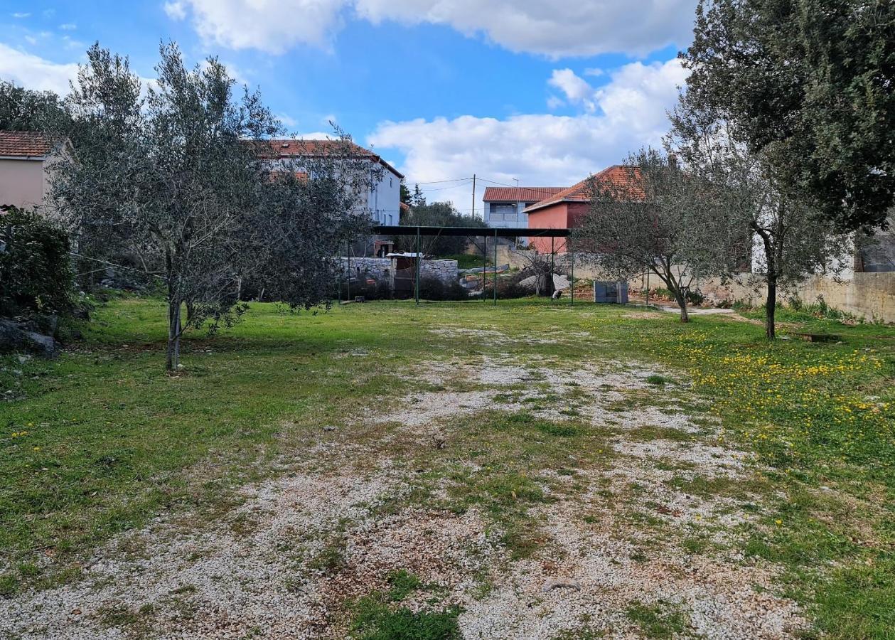 Apartmani Lenka Ugljan Luaran gambar