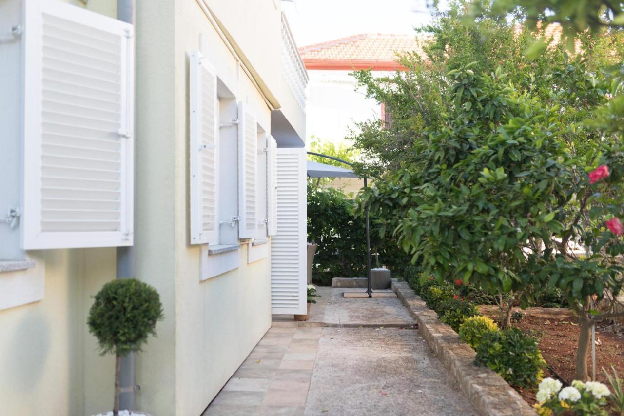 Apartmani Lenka Ugljan Luaran gambar
