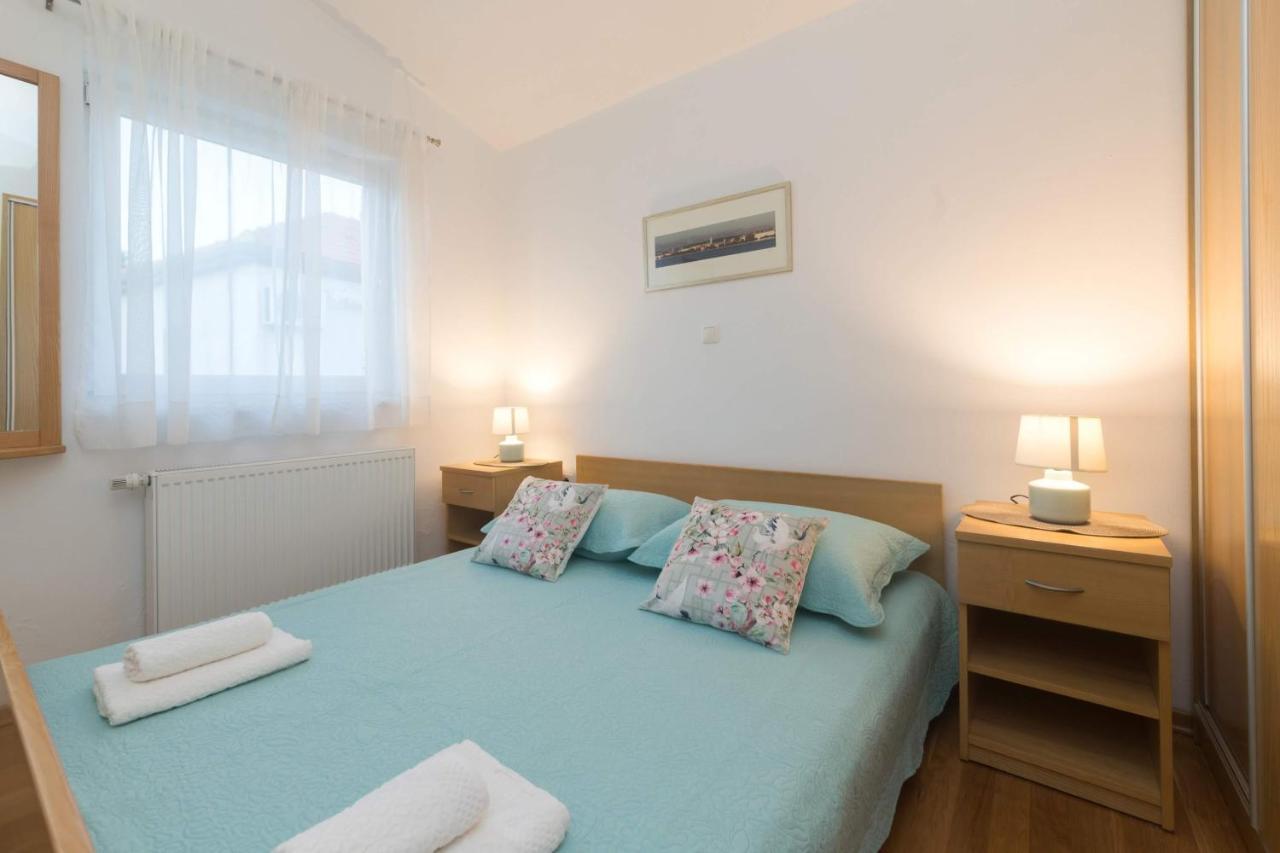 Apartmani Lenka Ugljan Luaran gambar