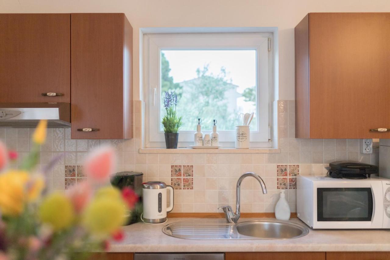 Apartmani Lenka Ugljan Luaran gambar