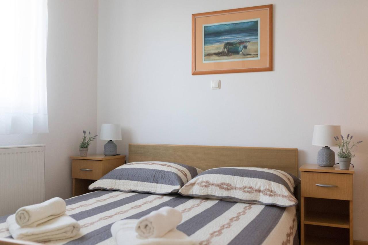 Apartmani Lenka Ugljan Luaran gambar