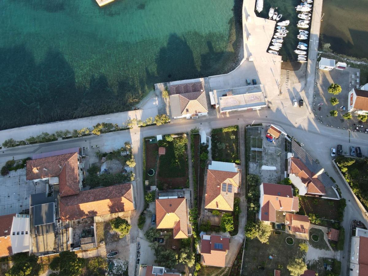 Apartmani Lenka Ugljan Luaran gambar