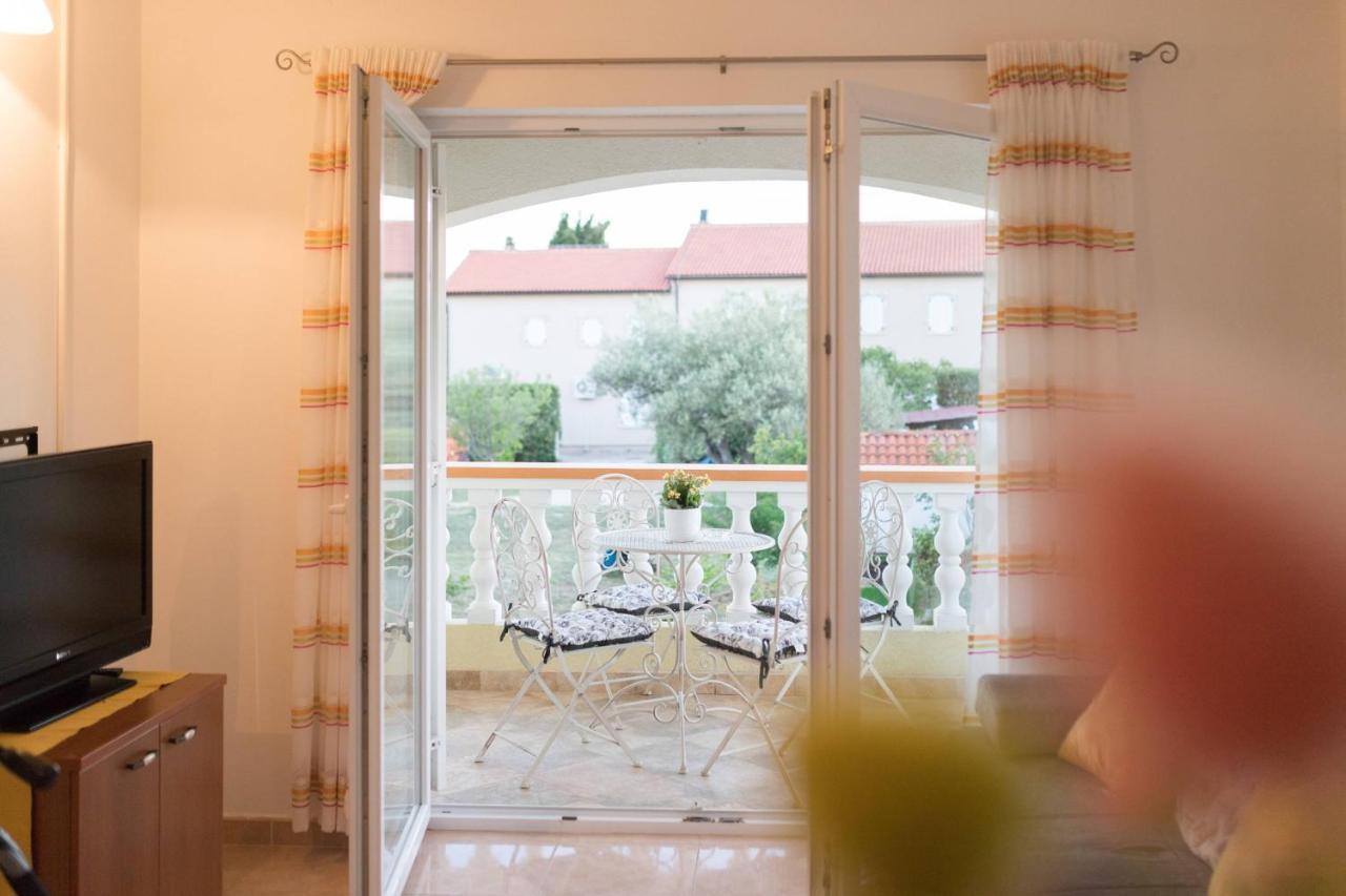 Apartmani Lenka Ugljan Luaran gambar