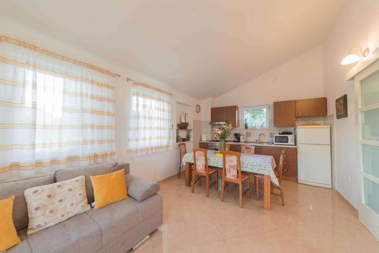 Apartmani Lenka Ugljan Luaran gambar