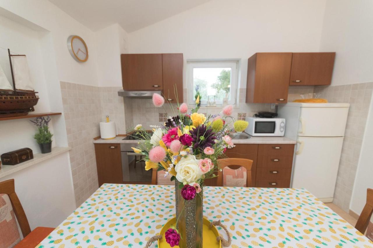 Apartmani Lenka Ugljan Luaran gambar