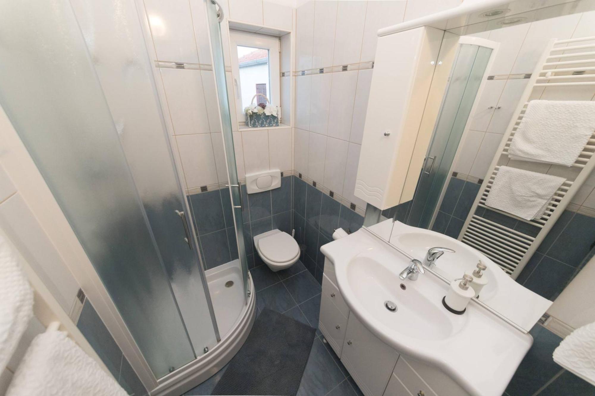 Apartmani Lenka Ugljan Luaran gambar