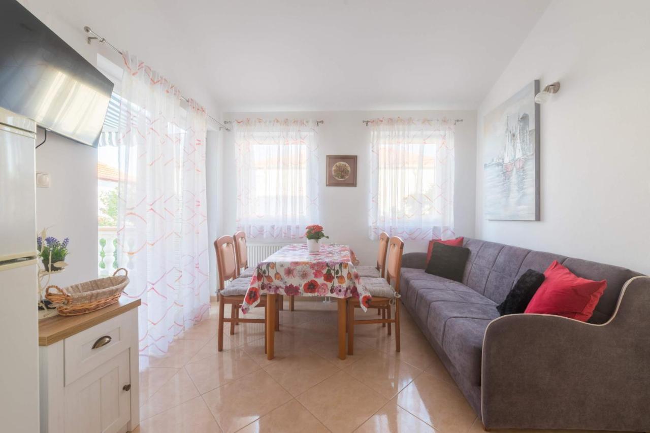 Apartmani Lenka Ugljan Luaran gambar