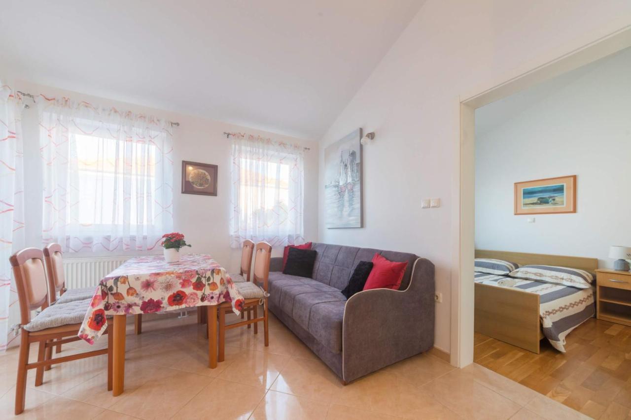 Apartmani Lenka Ugljan Luaran gambar
