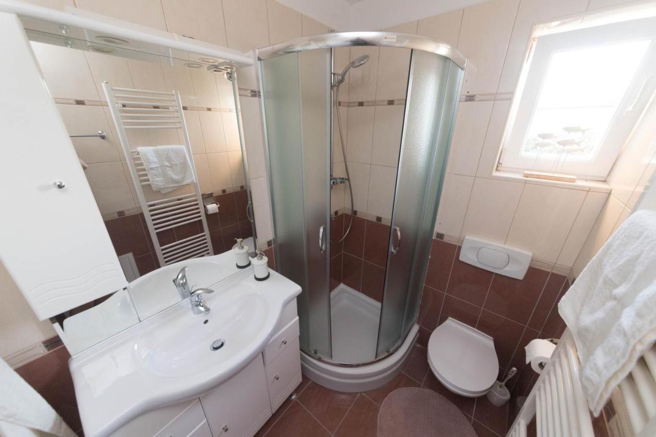 Apartmani Lenka Ugljan Luaran gambar
