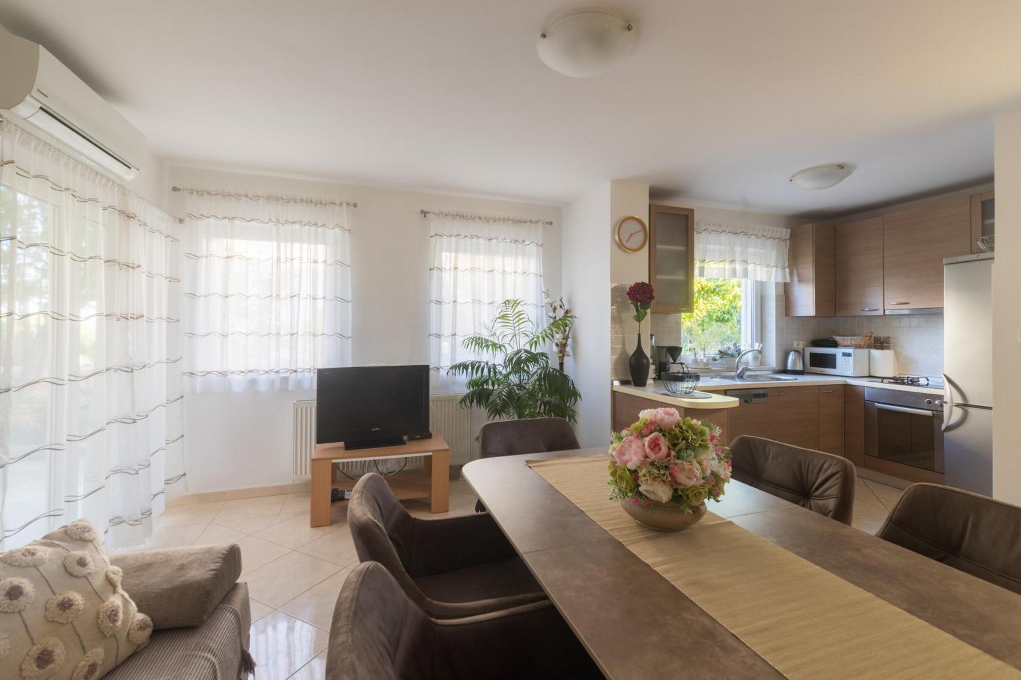 Apartmani Lenka Ugljan Bilik gambar