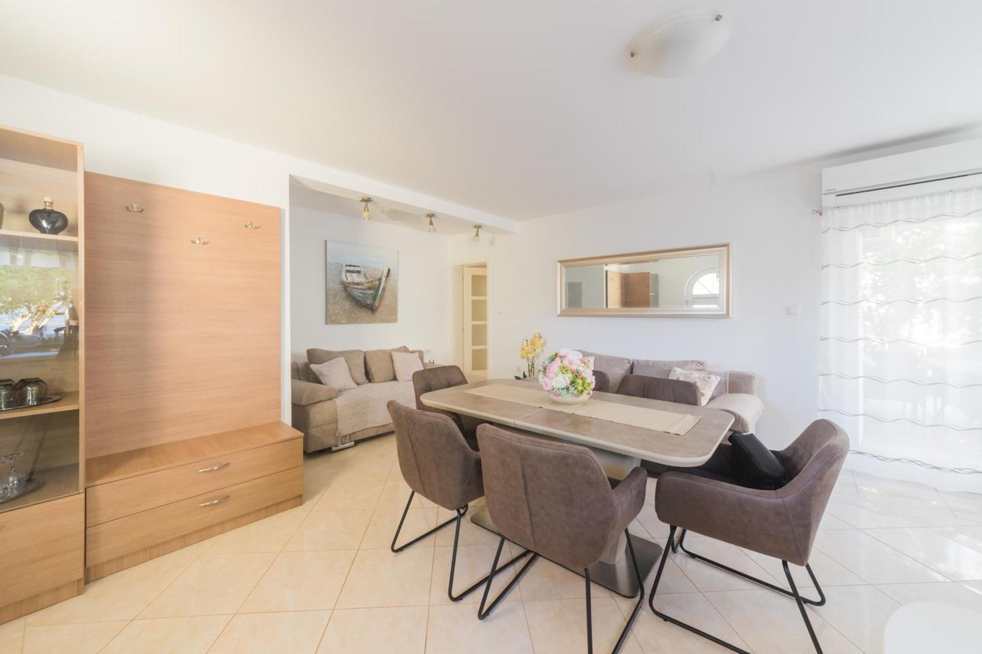 Apartmani Lenka Ugljan Bilik gambar