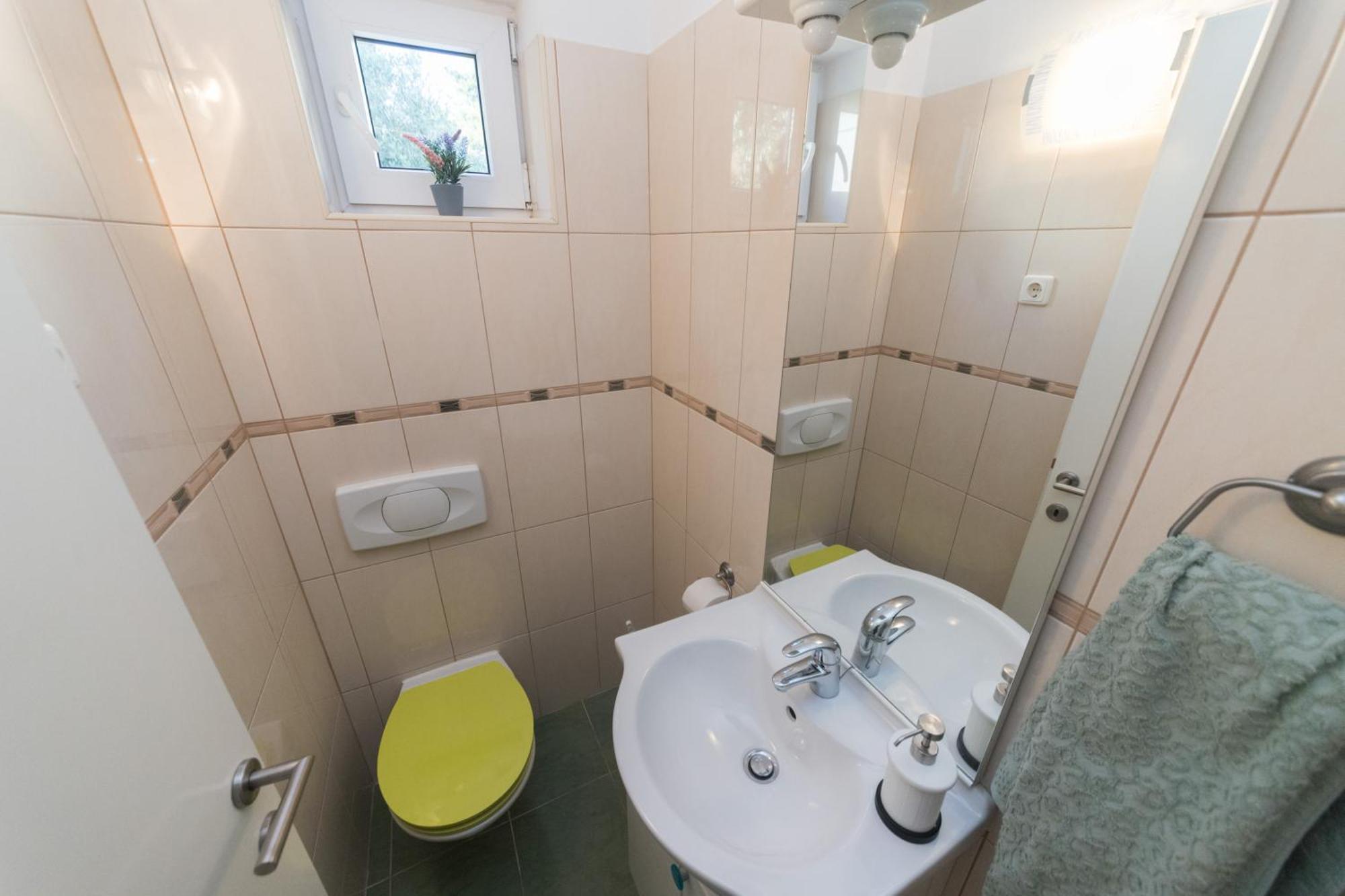 Apartmani Lenka Ugljan Bilik gambar