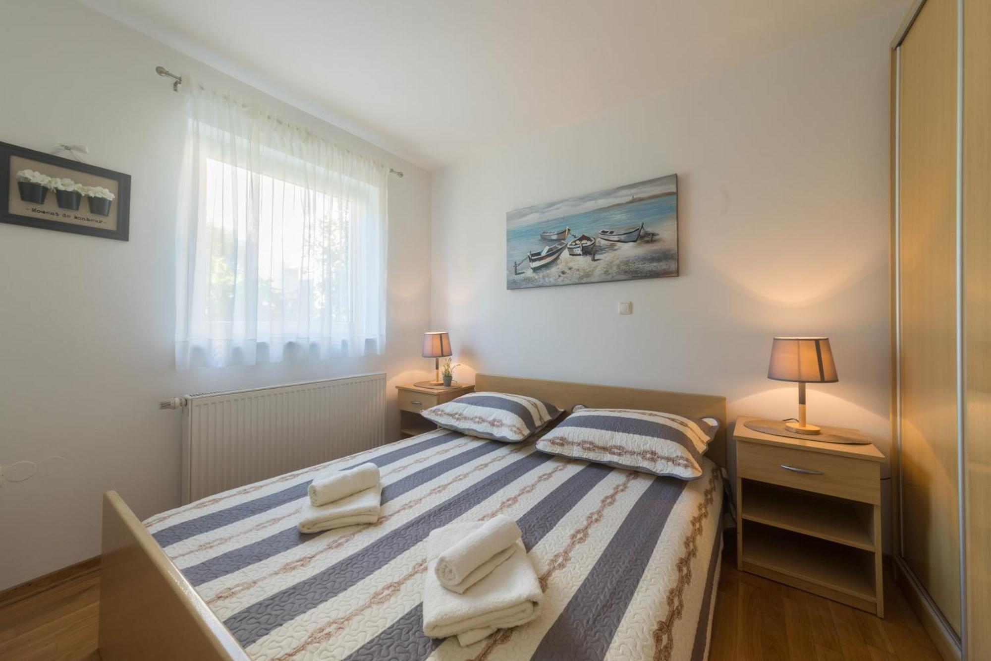 Apartmani Lenka Ugljan Bilik gambar